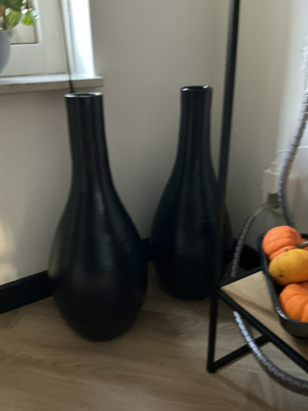 Twee grote zwarte vazen (50 cm hoog), Ophalen, Gebruikt, Zwart, 50 cm