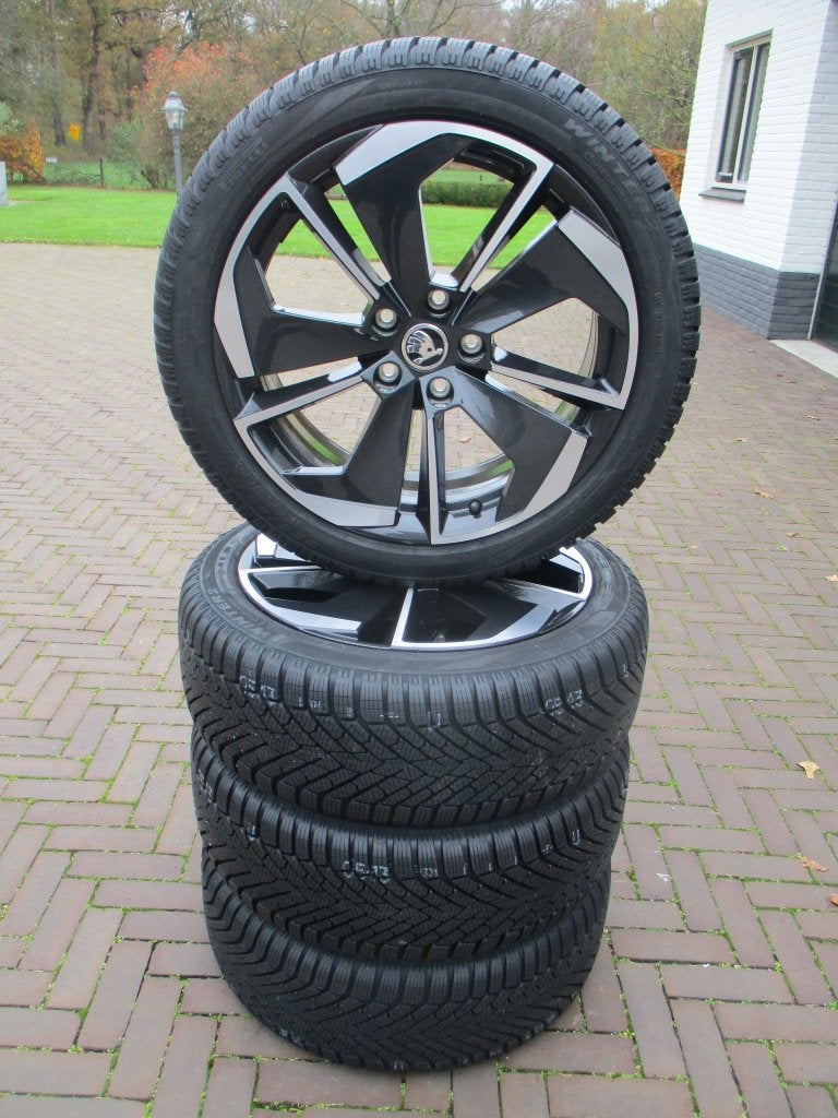NIEUW Originele Skoda Octavia 18 inch winterbanden RS, 18 inch, Banden en Velgen, Nieuw, Personenwagen