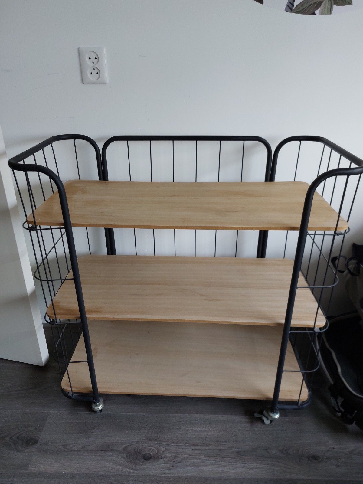 Industriële bakkerskast met houten planken en wieltjes, Ophalen, Gebruikt