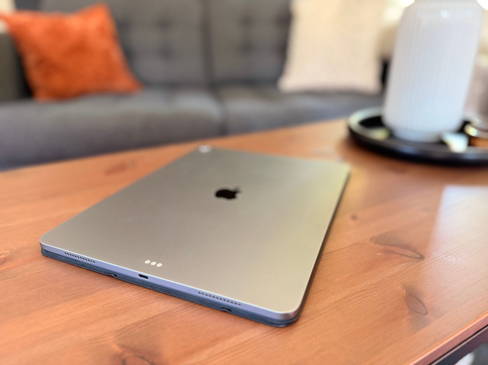 Foto 8 van Apple Ipad Air (2025) 13-inch (M3) WI-FI 128 GB + Folio