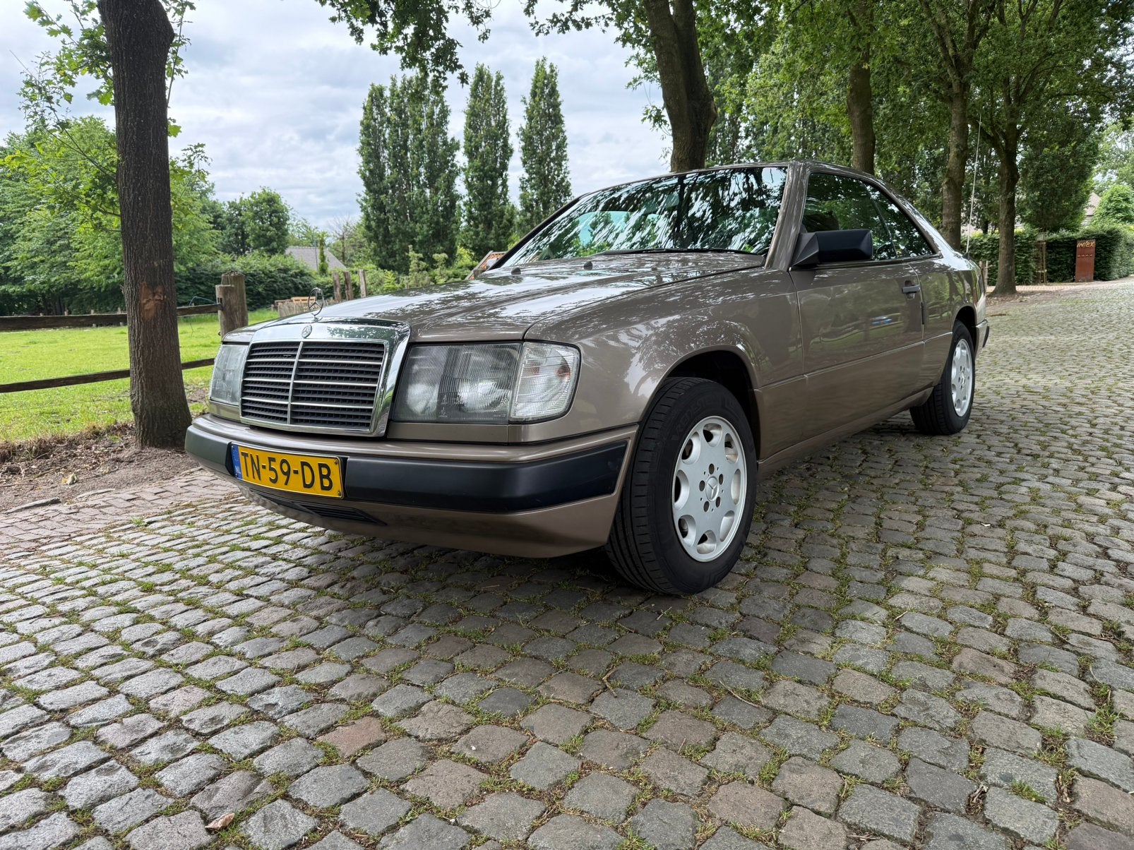 Mercedes-Benz W124 2.3 230 CE AUT  1988 Origineel Nederlands, Auto's, Mercedes-Benz, Automaat, 4 cilinders, Origineel Nederlands