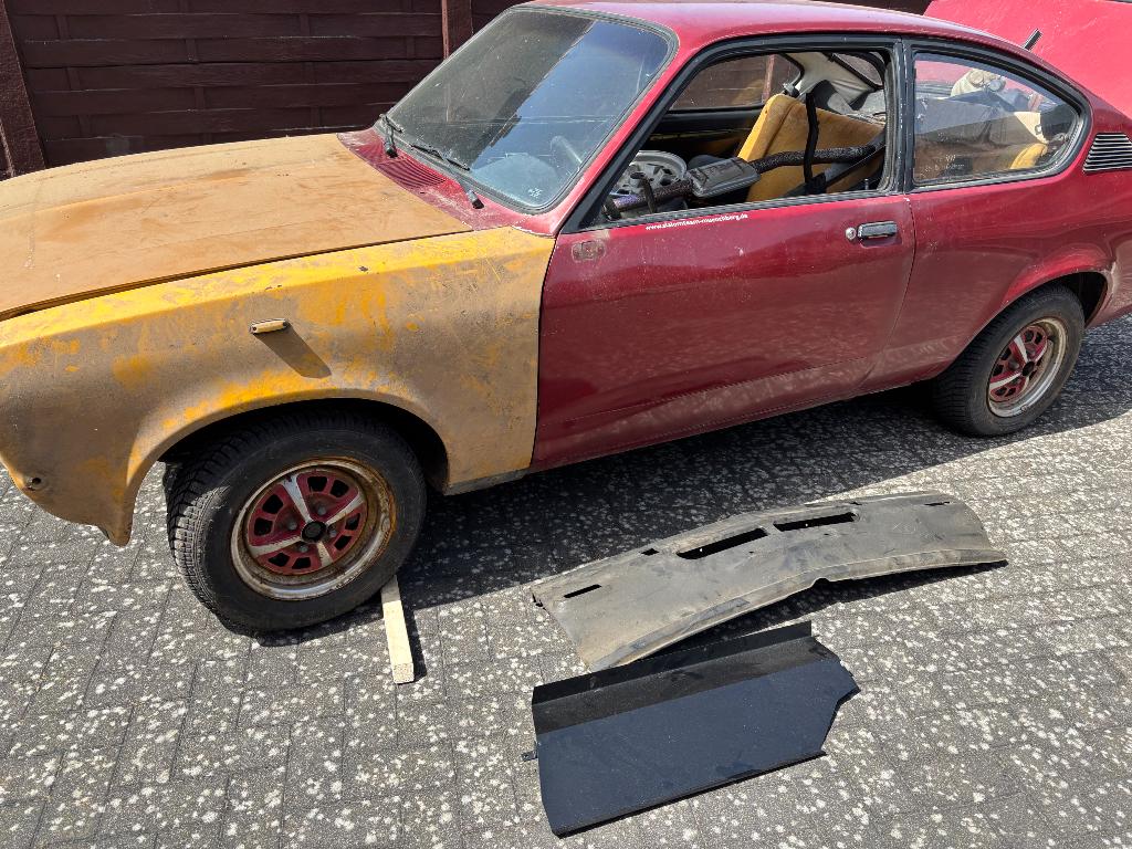 Mooi opel kadett c coupe 1.9GTE project compleet, Auto-onderdelen, Ophalen of Verzenden, Nieuw, Opel, Motorkap