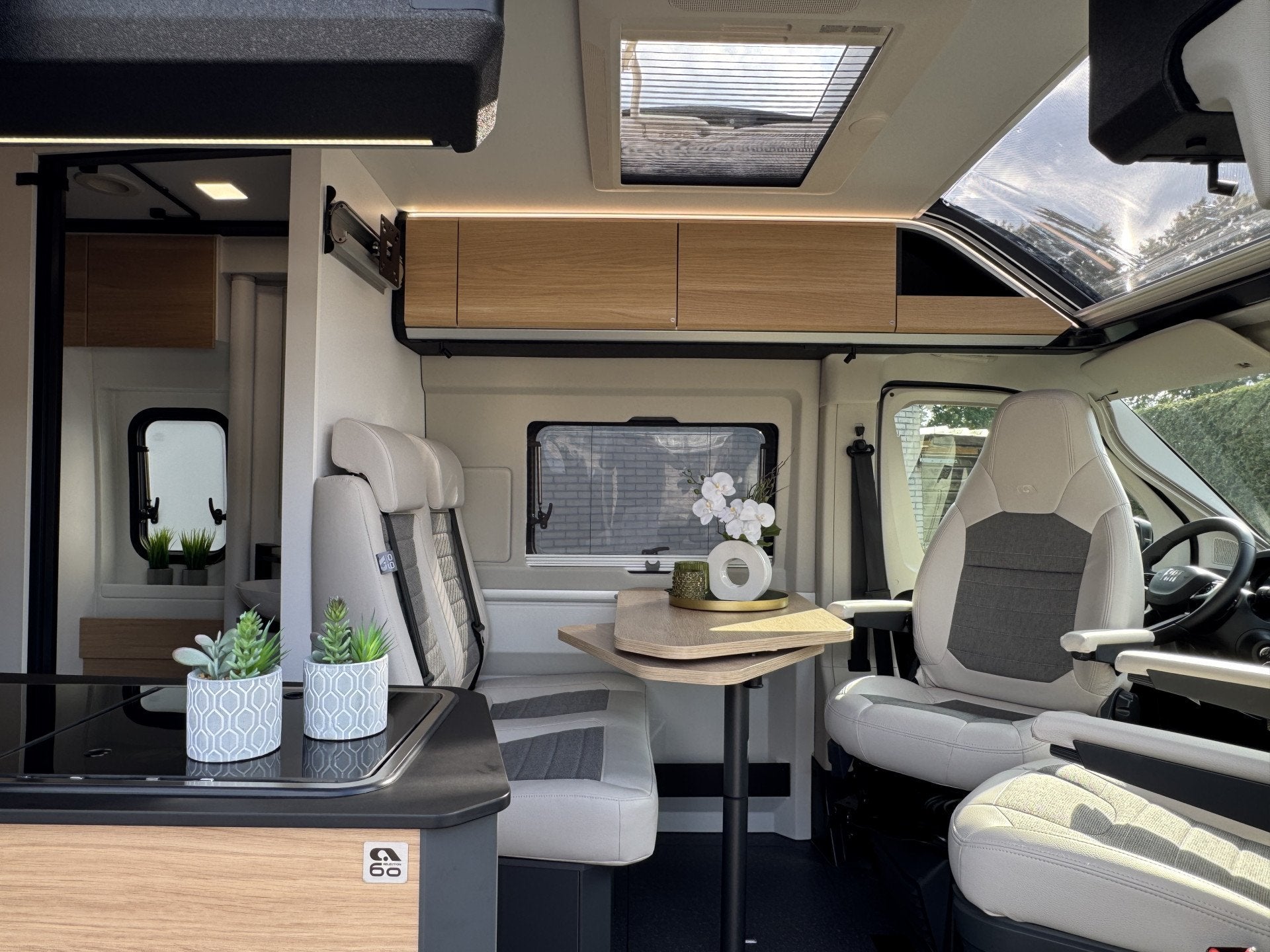 Adria Twin 640 SGX 60 Years Edition 140 pk AUTOMAAT 8-Traps, Automaat, Airbags, Buscamper of Camperbus, Ringverwarming