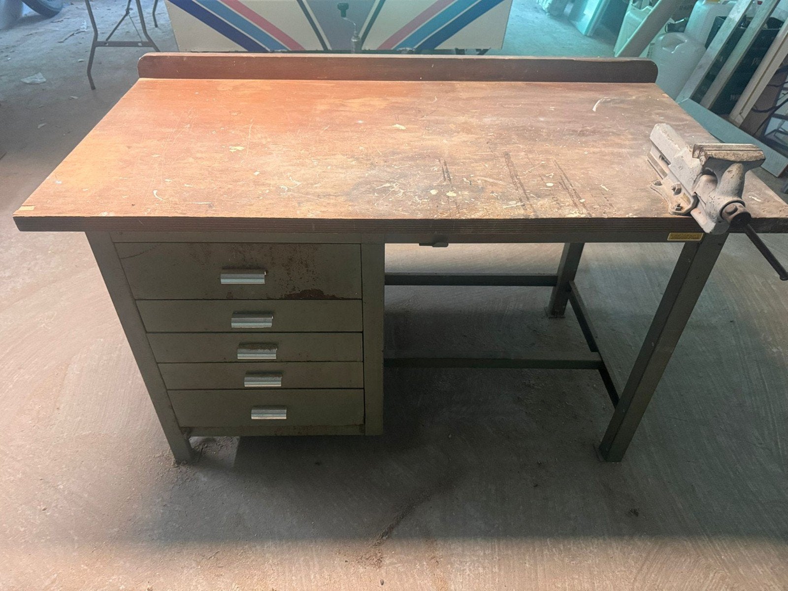 Stevige werkbank met 5 laden en bankschroef – ca. 150 cm, Doe-het-zelf en Verbouw, Werkbanken, Ophalen, Gebruikt, Bankschroef