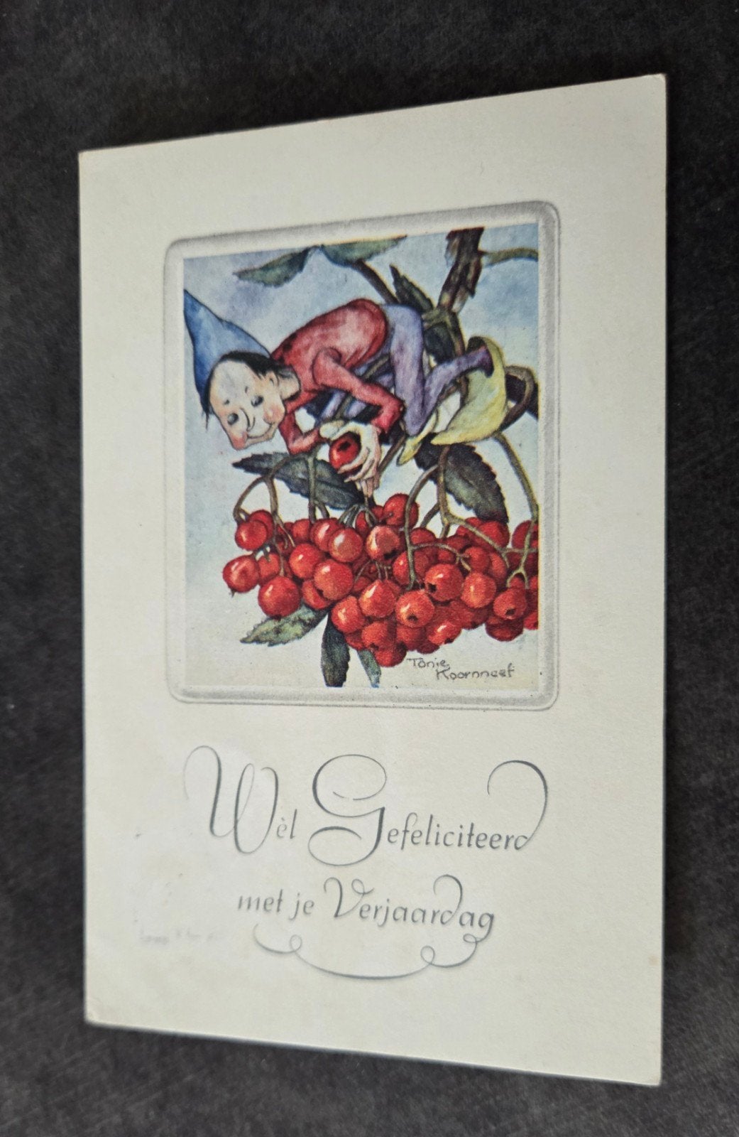 Oude verjaardagskaart met kabouter en kersen, Verzamelen, Ansichtkaarten | Themakaarten, Verzenden, 1920 tot 1940, Gelopen, Kinderen