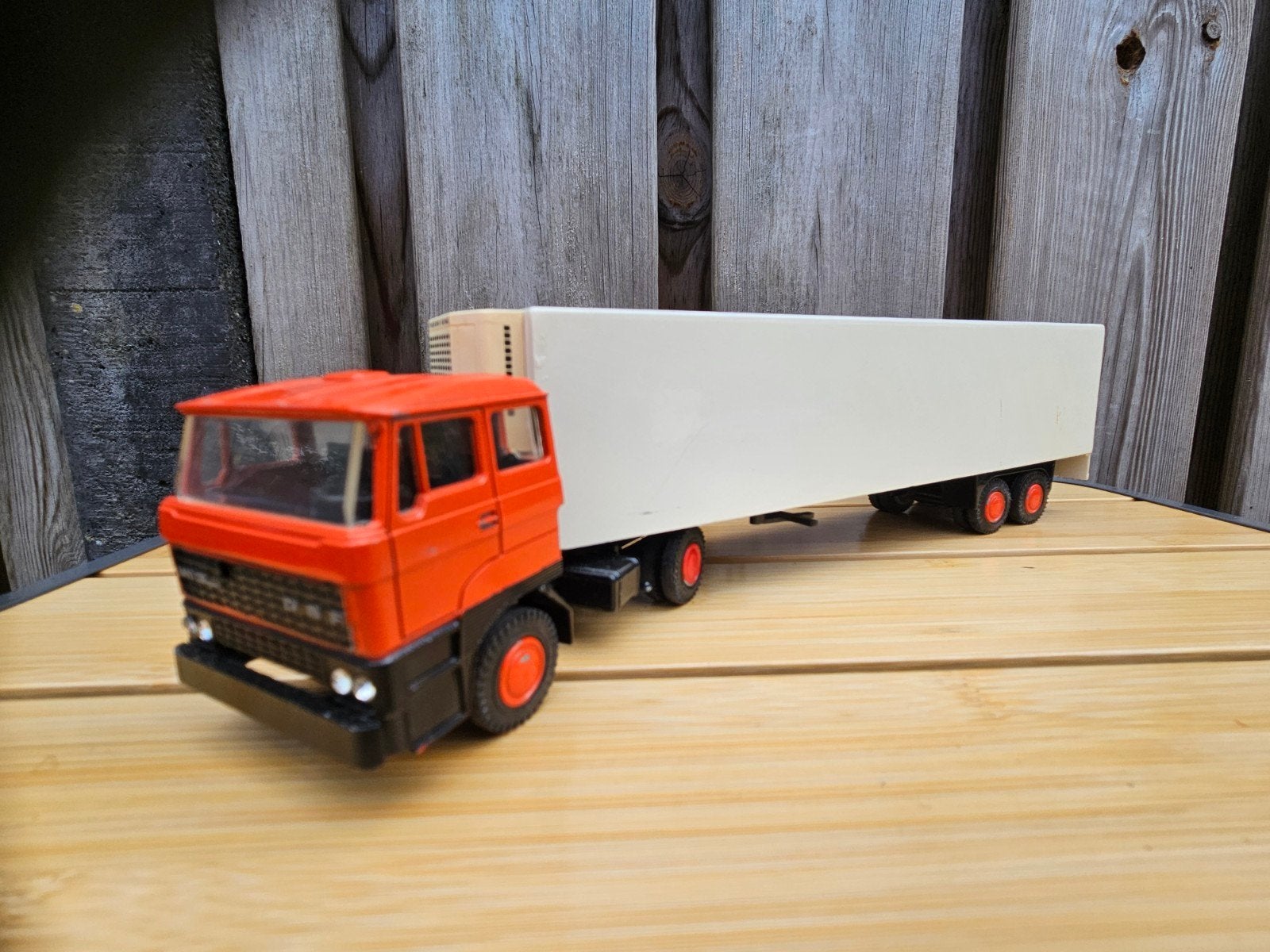 Lion Car Daf 2800 met witte koeltrailer 1:50, Hobby en Vrije tijd, Modelauto's | 1:50, Ophalen of Verzenden, Zo goed als nieuw
