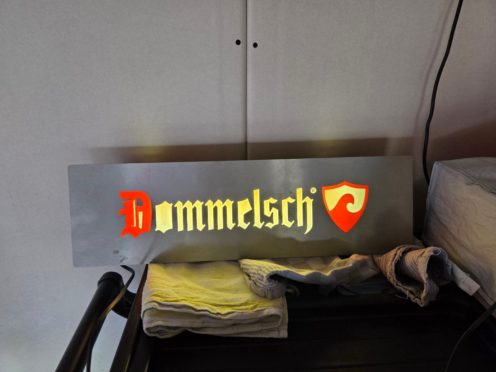 Uniek Dommelsch Reclamebord - Lichtbak, Gebruikt, Lichtbak of (neon) lamp, Info@dommelsch.nl, Dommelsch Brouwerij
