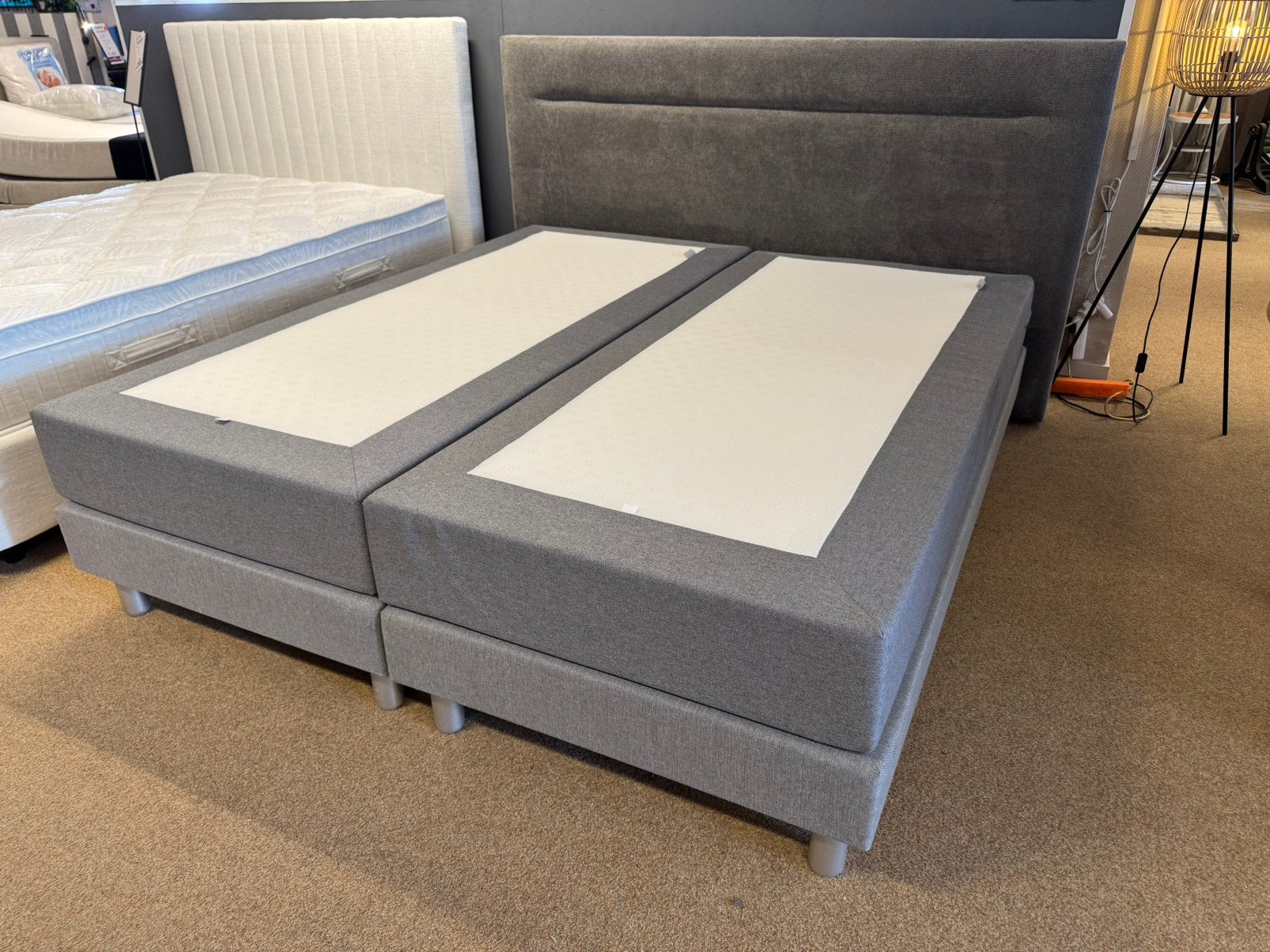 Foto 2 van Boxspring 180 x 200cm Grijs  €495,- Direct/Leverbaar