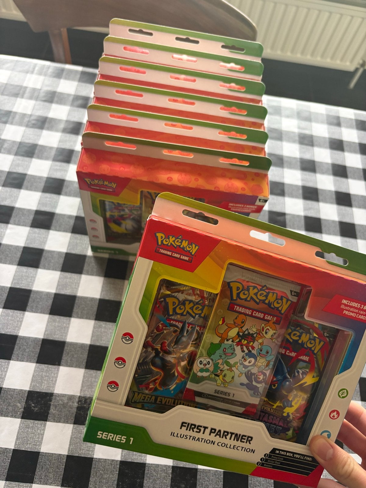Pokémon First Partner Illustration Collection - Serie 1, Ophalen of Verzenden, Nieuw, Booster
