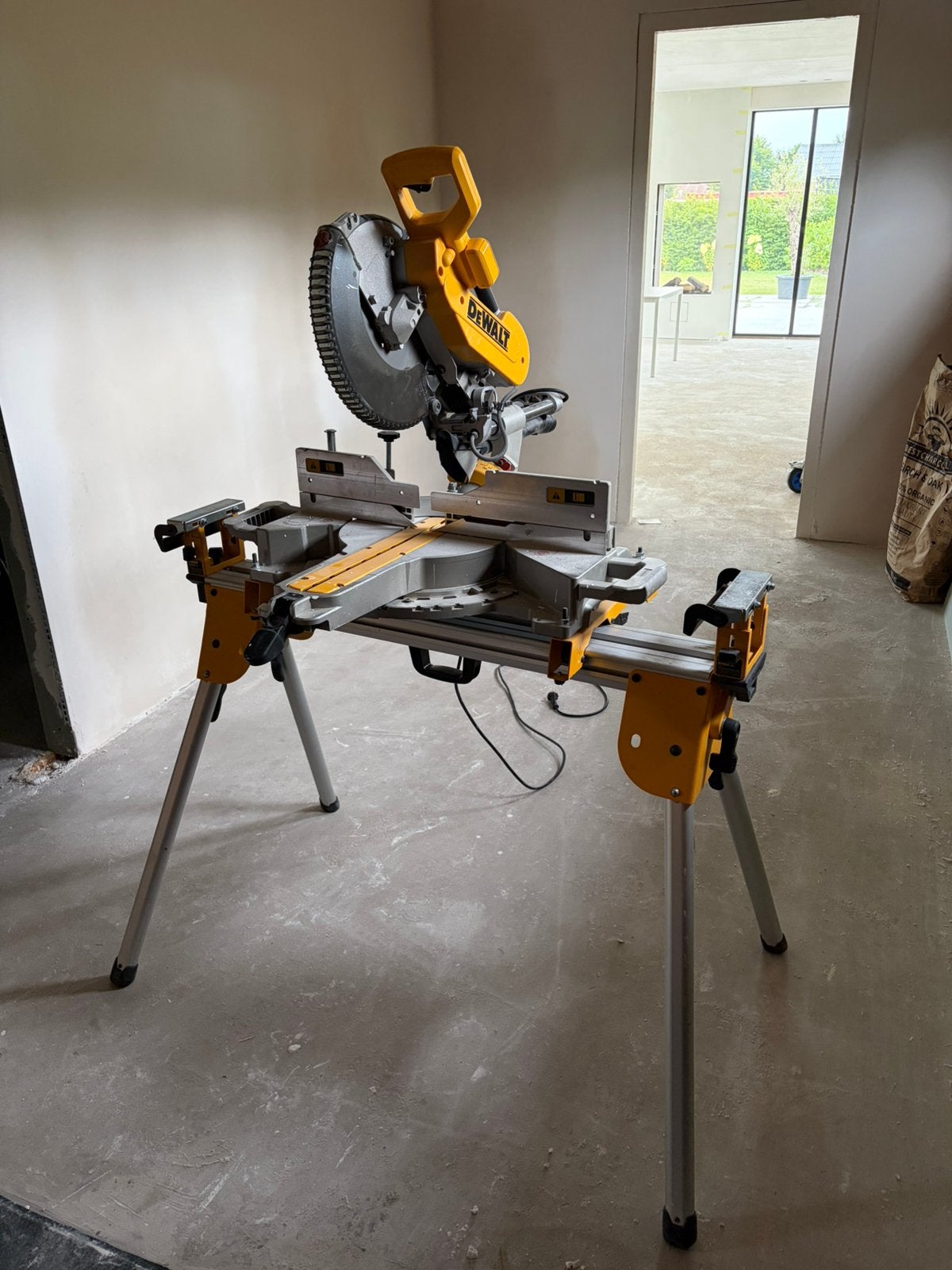 DeWALT DWS780-QS afkort- & verstekzaagmachine 1675W 305mm, Ophalen, 70 mm of meer, Zo goed als nieuw, Afkortzaag