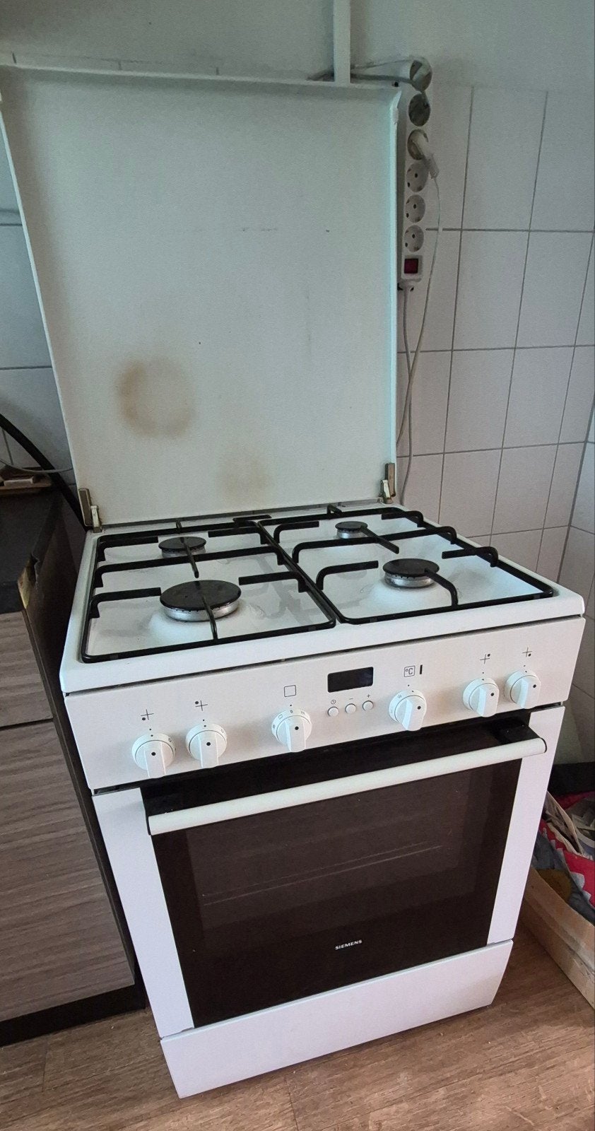 Siemens Vrijstaand Gasfornuis met Oven - Wit, Ophalen, Gebruikt, 60 cm of meer, 4 kookzones