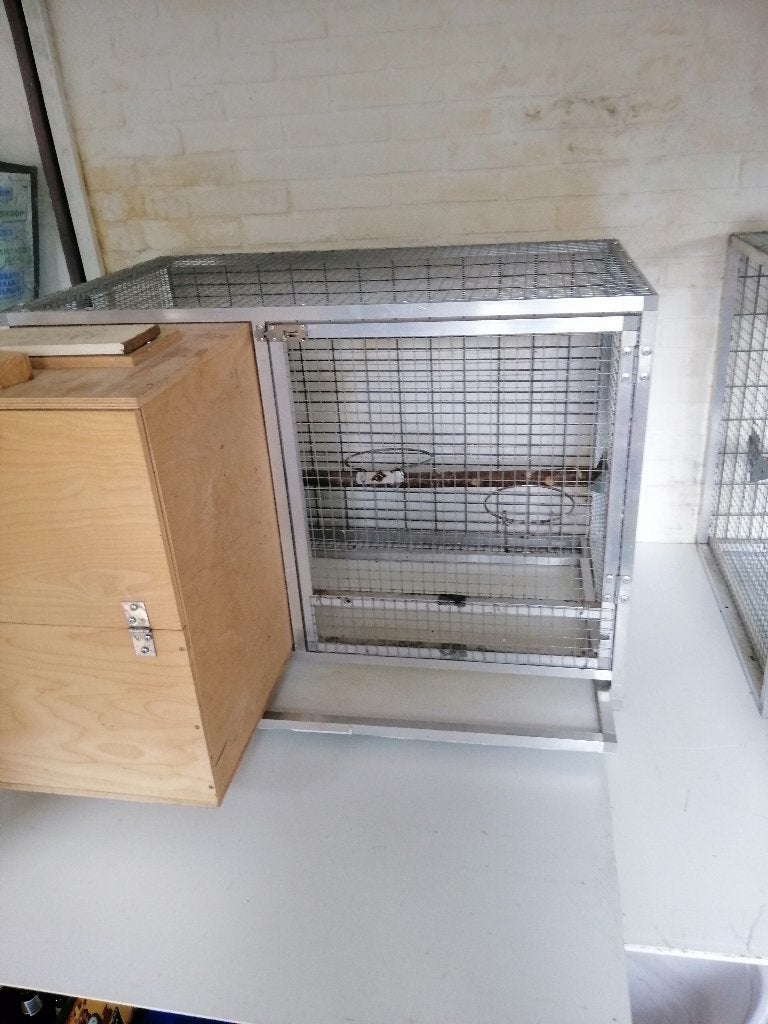 Te Koop twee kweek kooien voor papegaaien 150 euro per stuk., Dieren en Toebehoren, Ophalen of Verzenden, Zo goed als nieuw, Aluminium