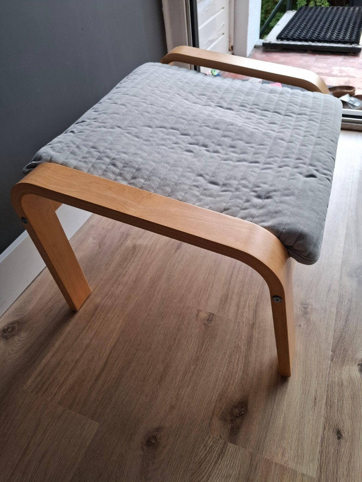 IKEA Poäng voetenbank met grijs kussen, Ophalen, Hout, Modern, Scandinavisch, Zo goed als nieuw