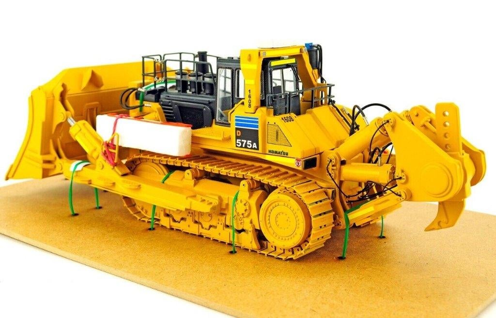 GEZOCHT - MODELLE DES “KOMATSU 575“ VON HIMOBO., Verzenden, Nieuw, Auto, NZG