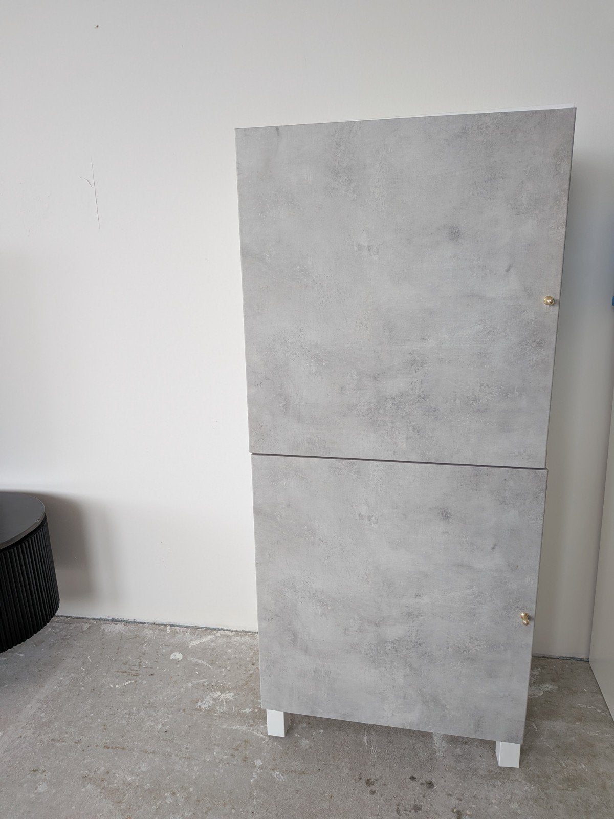 Moderne grijze kast met 2 deuren en 3 planken IKEA, Huis en Inrichting, Ophalen
