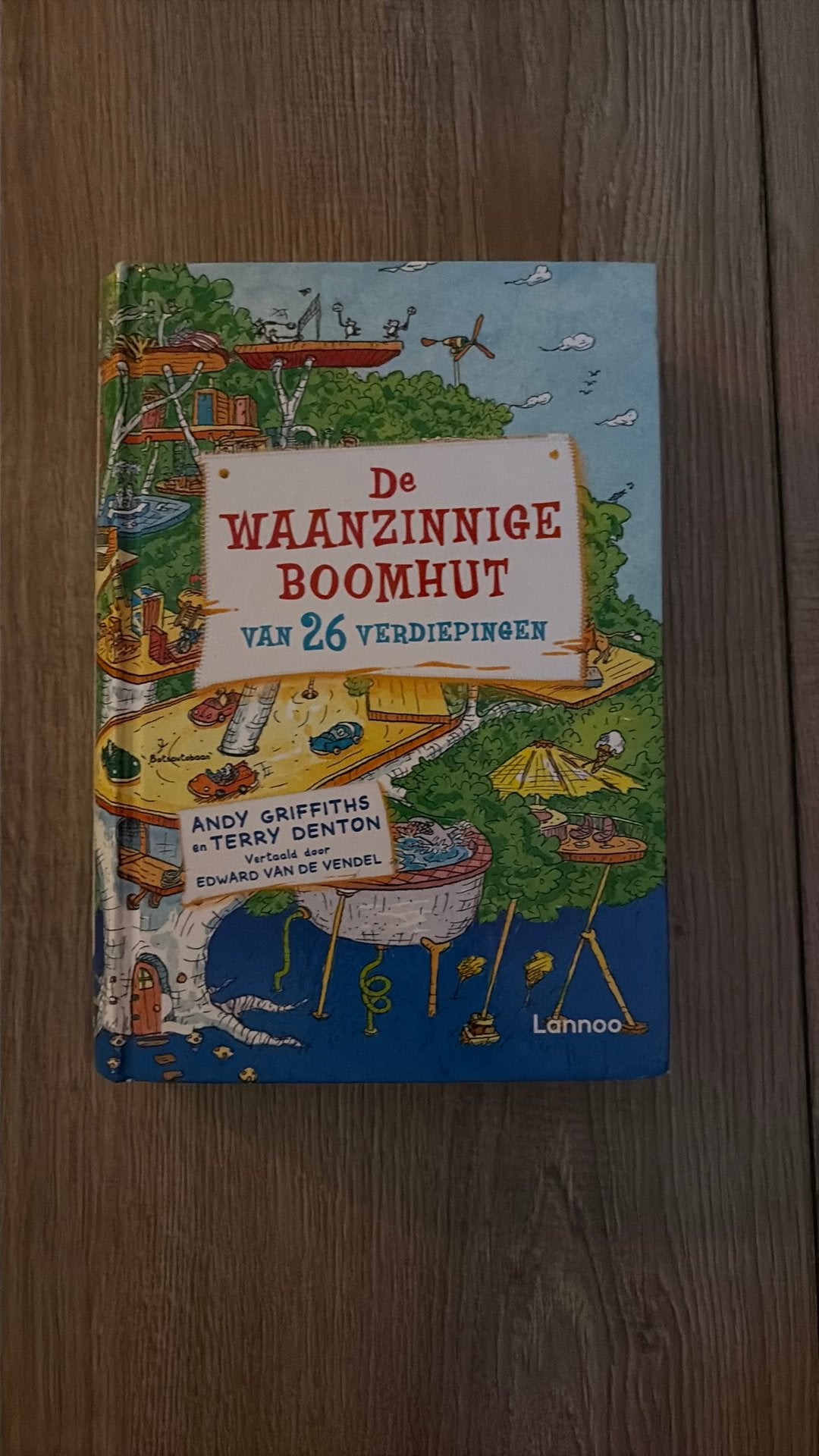 Boek De waanzinnige boomhut van 26 verdiepingen, Ophalen of Verzenden, Zo goed als nieuw