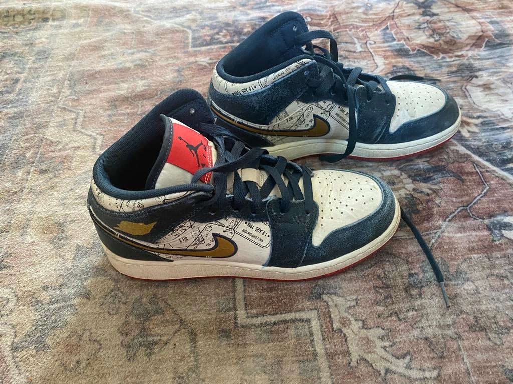 Nike Air Jordan 1 Mid SE 'Flight School' (GS) maat 37,5, Ophalen, Gedragen, Zwart, Sneakers of Gympen
