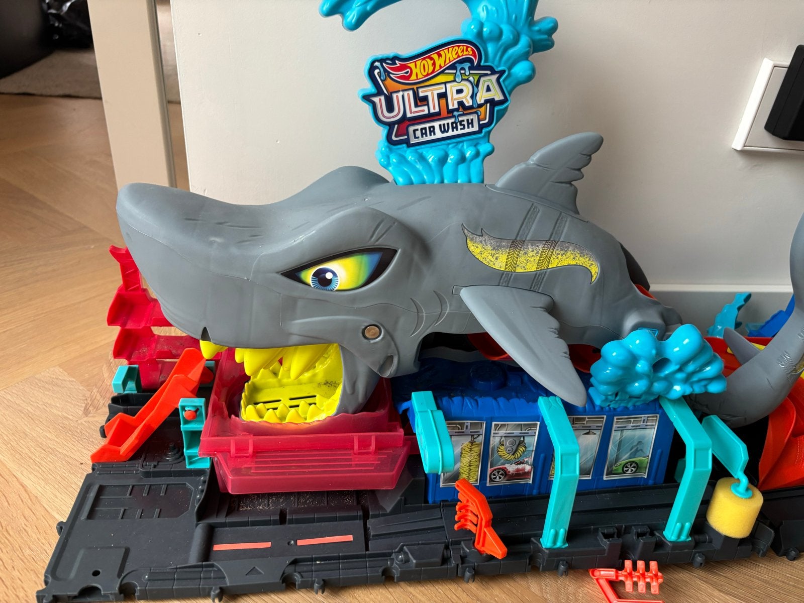 Hot Wheels Ultra Car Wash met haai en kleurverandering, Ophalen of Verzenden, Nieuw