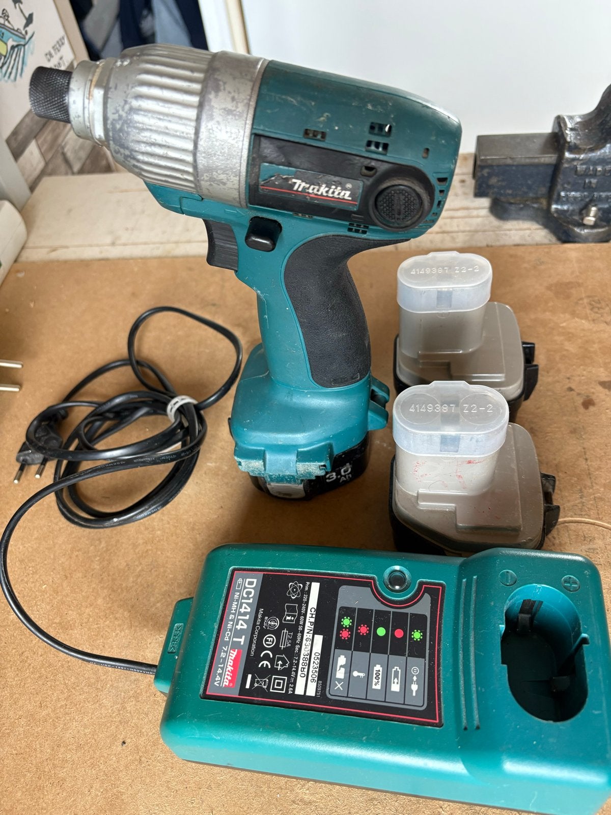 Makita 6980FD slagschroevendraaier met lader en 3 Accu's, Ophalen, Gebruikt, Variabele snelheid, Boor- en Schroefmachine