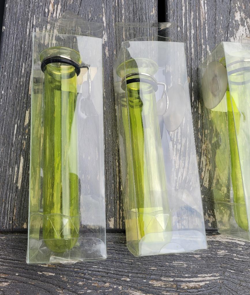 3st lime groene buisjes - vaasjes - reageerbuis met zuignap, Nieuw, Ophalen of Verzenden, Glas, Minder dan 50 cm