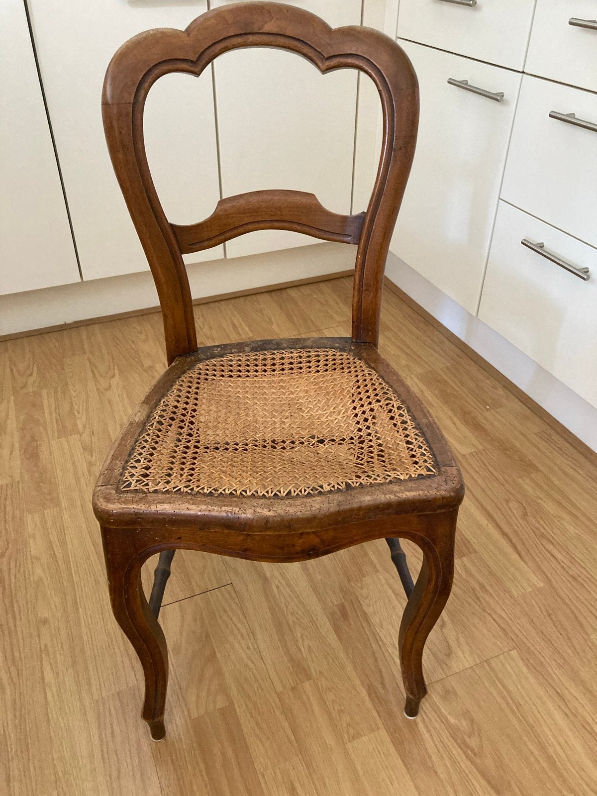 Antieke houten stoelen met rieten zitting (2 stuks), Ophalen