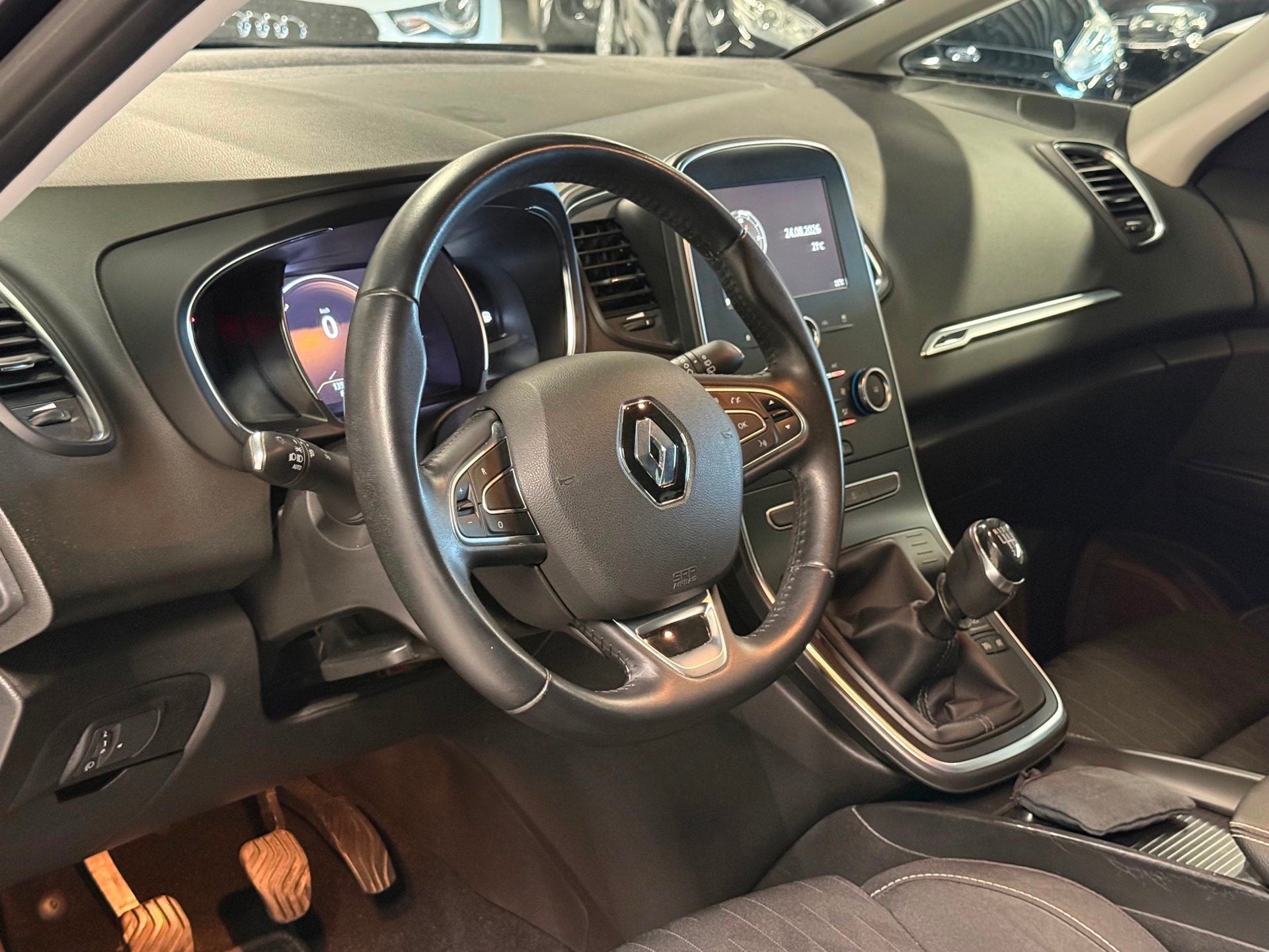 Renault Scénic 1.3 140PK TCe Limited 2019|Trekhaak| Navigat, Auto's, Voorwielaandrijving, Dealer onderhouden, Stof, 4 cilinders