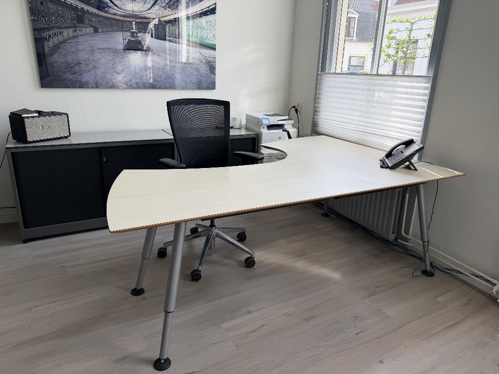 Bureau, Ophalen, Gebruikt, 140 cm, 207 cm
