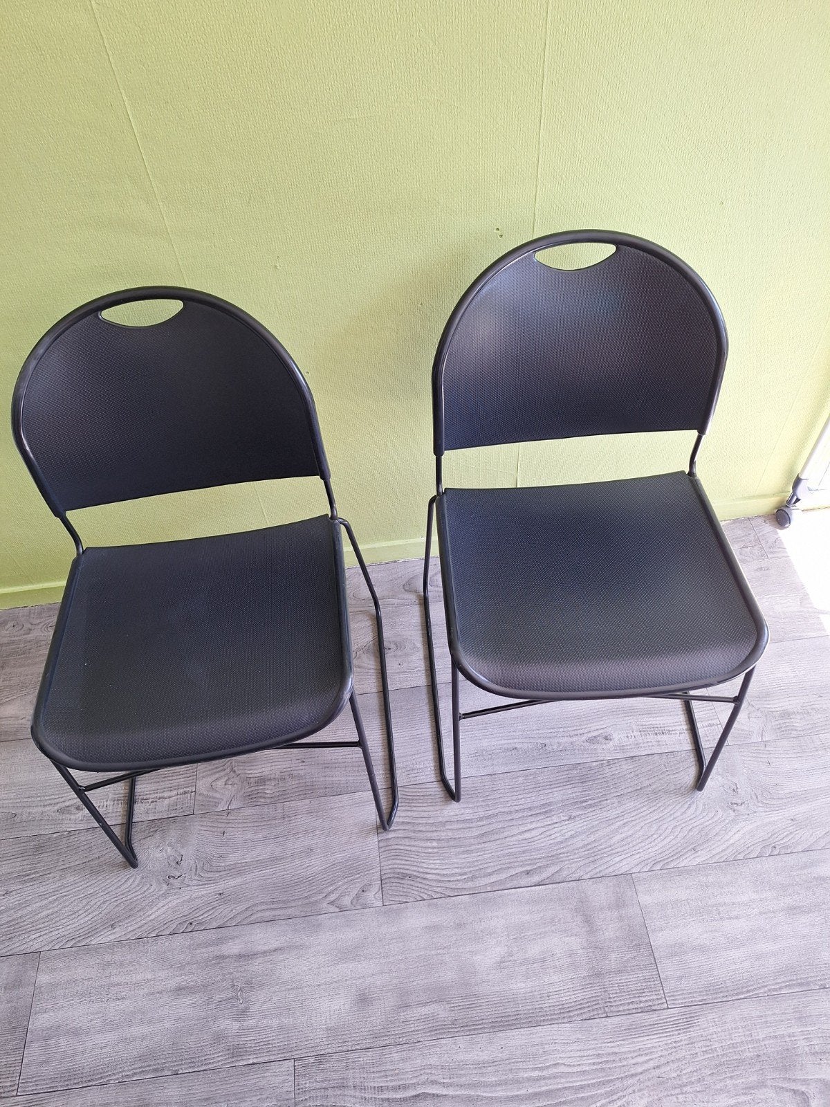 2 zwarte stoelen - Gebruikt, Ophalen