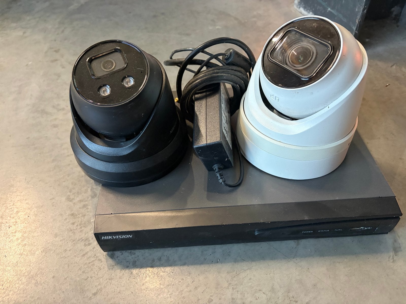 Hikvision recorder met 2 camera's, Ophalen of Verzenden, Gebruikt, Buitencamera