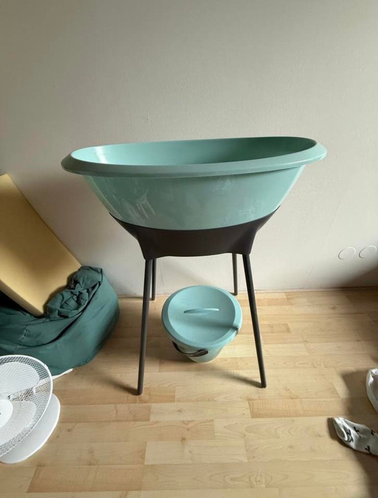 Luma babybadje met standaard en luieremmer, Kinderen en Baby's, Badjes en Verzorging, Zo goed als nieuw, Badje, Standaard, Ophalen