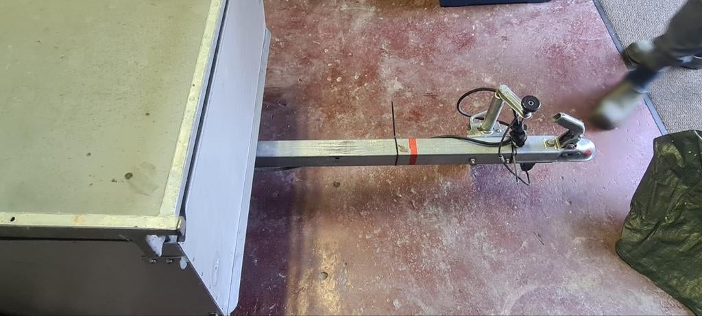 Aluminium bagagewagen met deksel en verlengde dissel, Ophalen