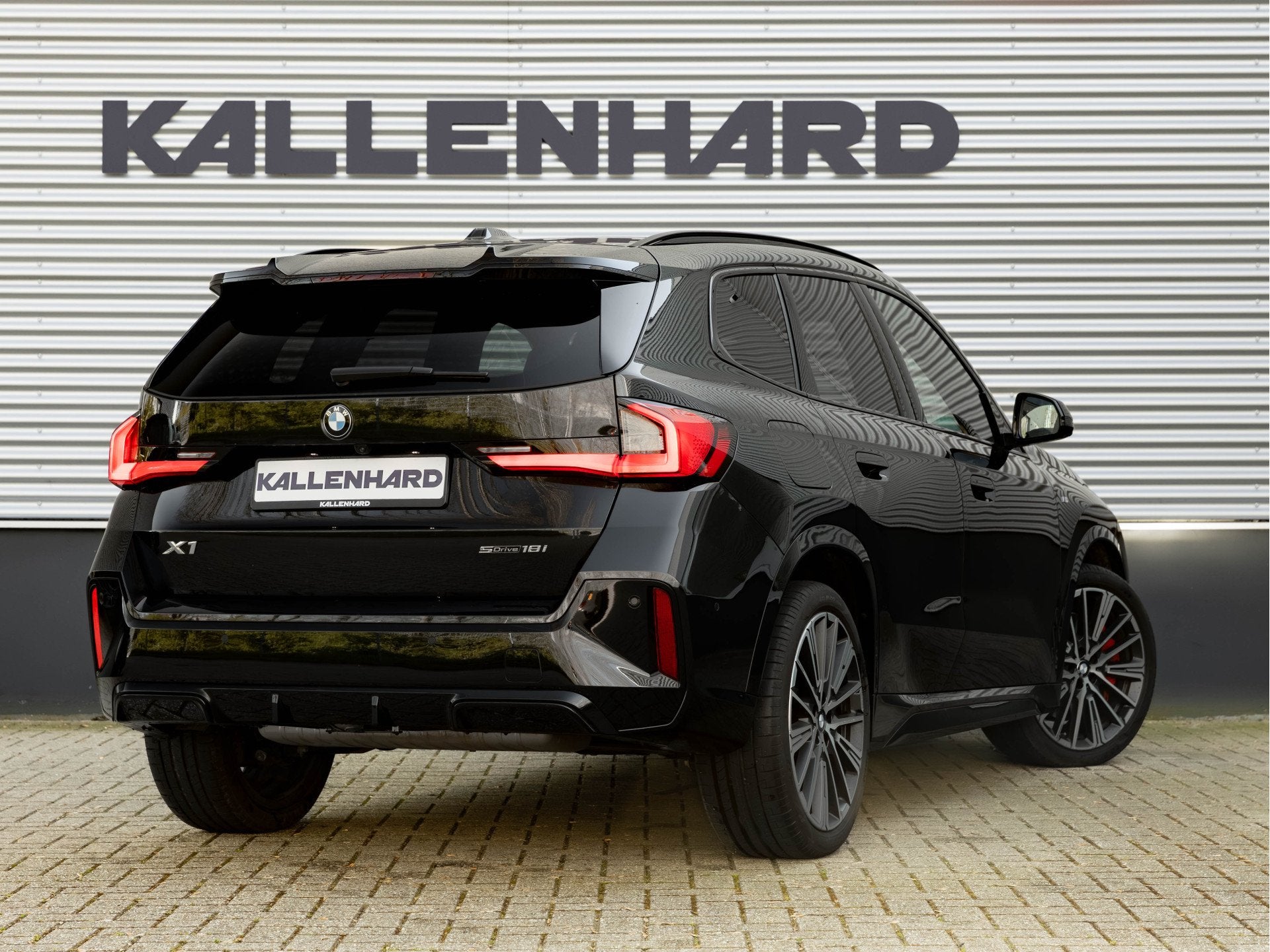 BMW X1 sDrive18i M-Sport Pro - High Executive - Massage + Me, 12 maanden, 136 pk, Zwart, Leder