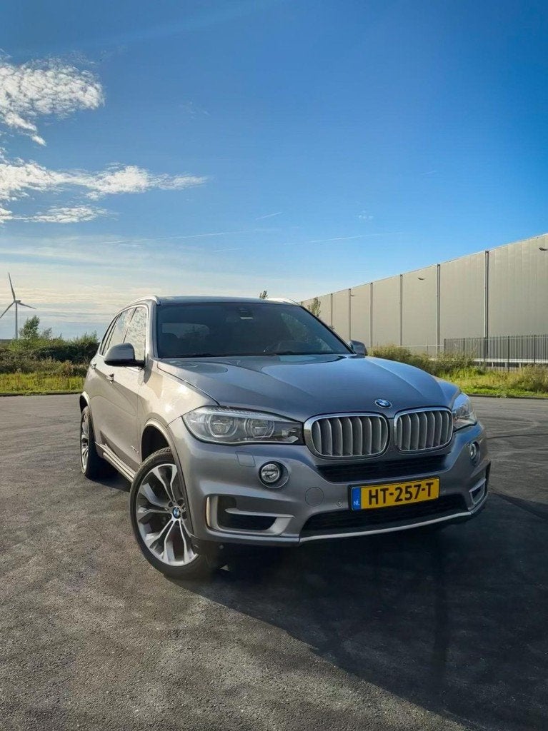 BMW X5 Xdrive40e Pure Experience | Space grey metallic, Auto's, X5, 4 cilinders, Vierwielaandrijving, 313 pk