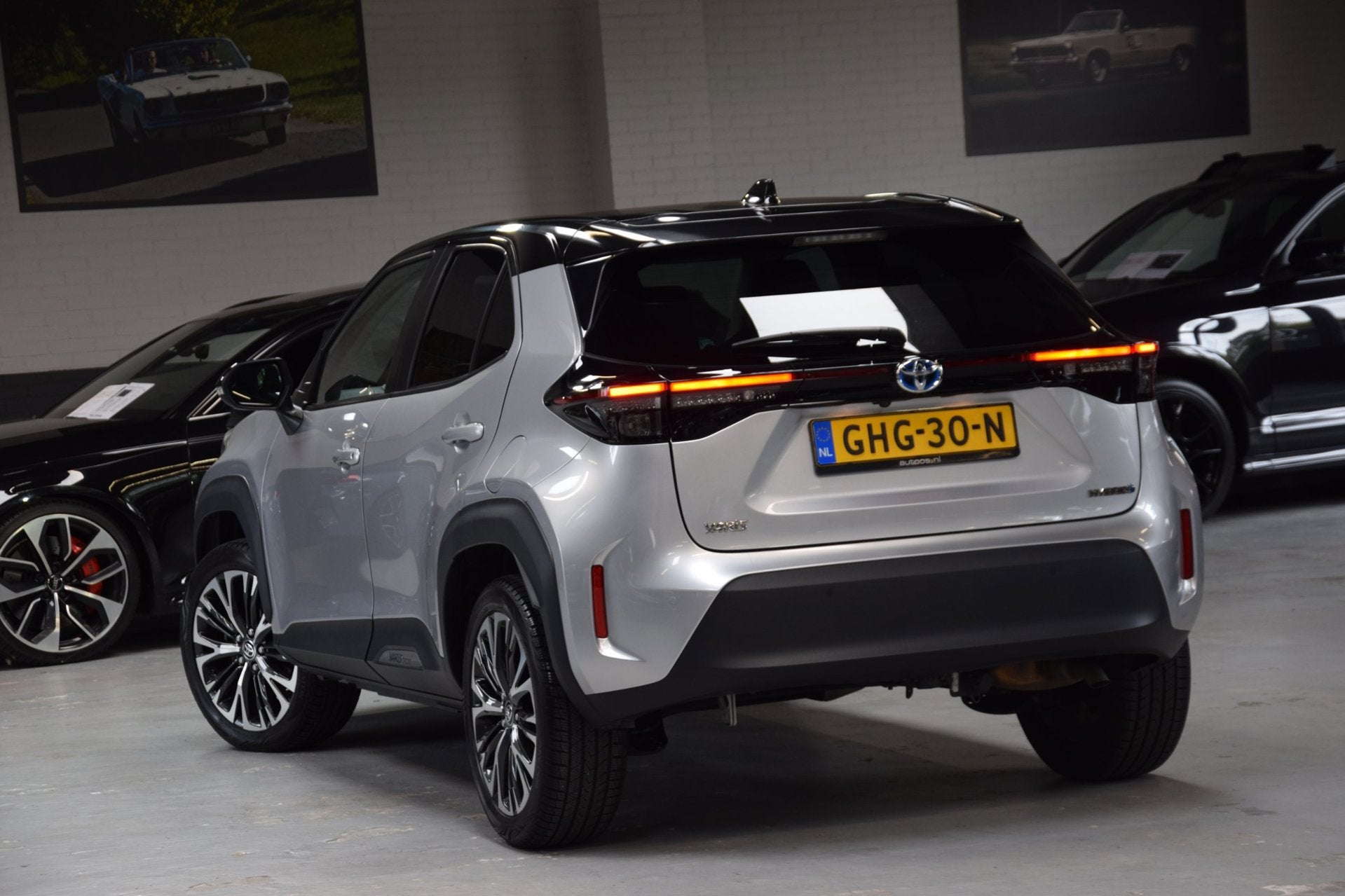 Toyota Yaris Cross 1.5 Hybrid Adventure Bi-Tone Hud Navi|Pan, Dealer onderhouden, Gebruikt, 1490 cc, Bedrijf