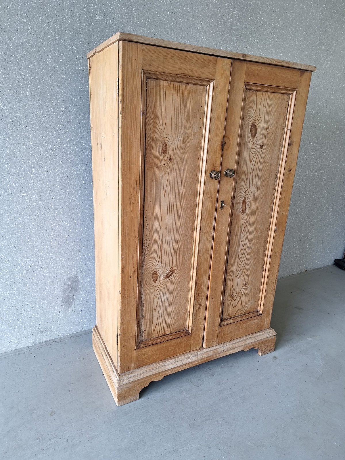 Antieke grenen 2 deurs kast, Ophalen