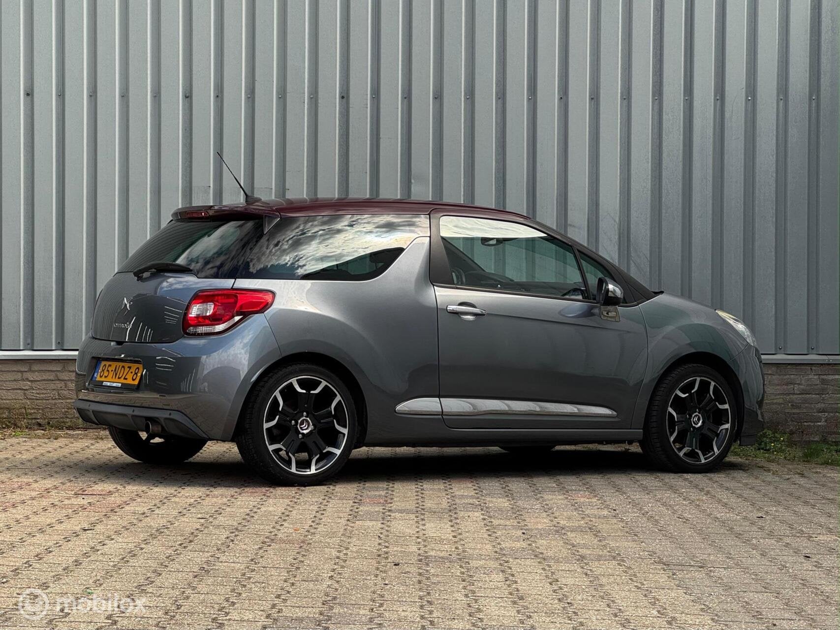 Citroen DS3 1.6 So Chic | HiFI | BT | Wijnrood Leder, Auto's, Voorwielaandrijving, Euro 5, 40 €/maand, 4 cilinders