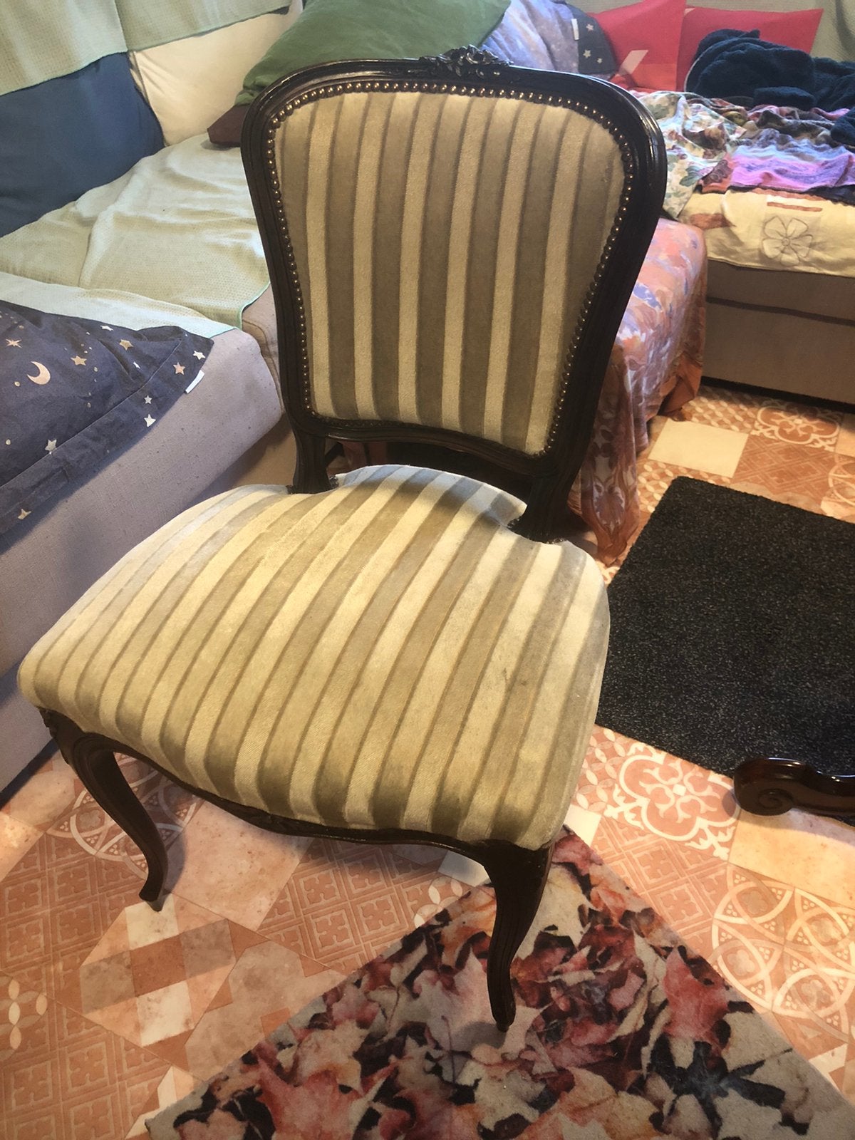 Klassieke stoel in Louis Philippe of Victoriaanse stijl, Ophalen