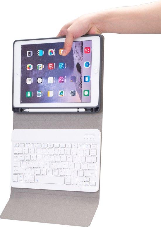 iPad Hoes met Toetsenbord Zwart  iPad 2017/2018/6e Generatie, Ophalen of Verzenden, Zo goed als nieuw, 10 inch, Bescherming voor- en achterkant
