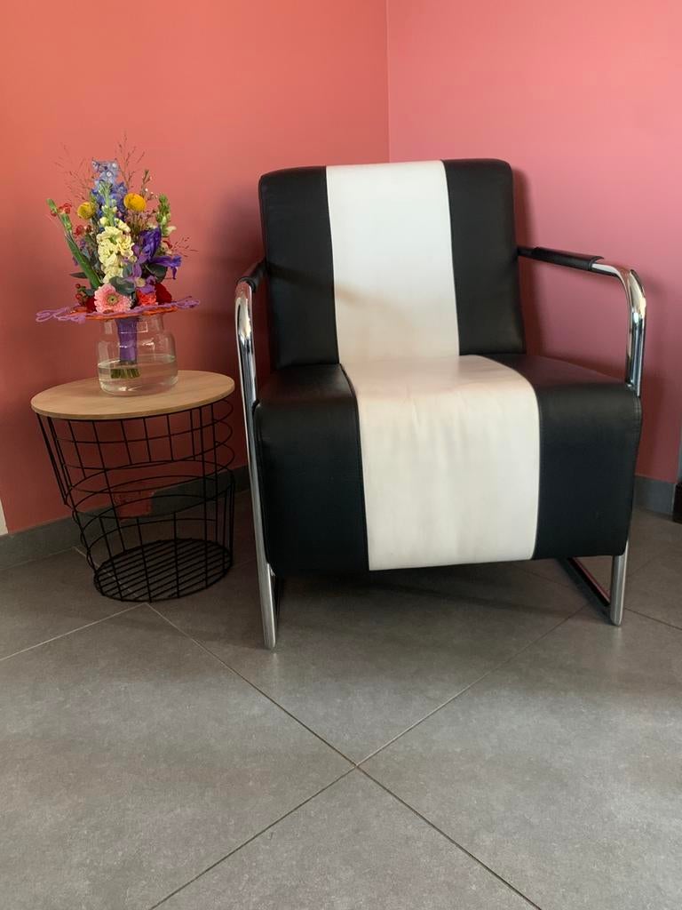 Hippe leren zwart-wit fauteuil, Huis en Inrichting, Fauteuils, Ophalen, Gebruikt, 50 tot 75 cm, Leer