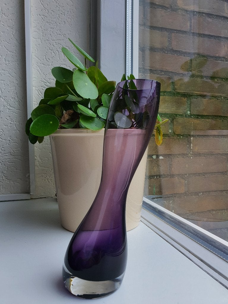 Paarse glazen design vaas modern asymmetrisch, Huis en Inrichting, Woonaccessoires | Vazen, Ophalen of Verzenden, Overige kleuren