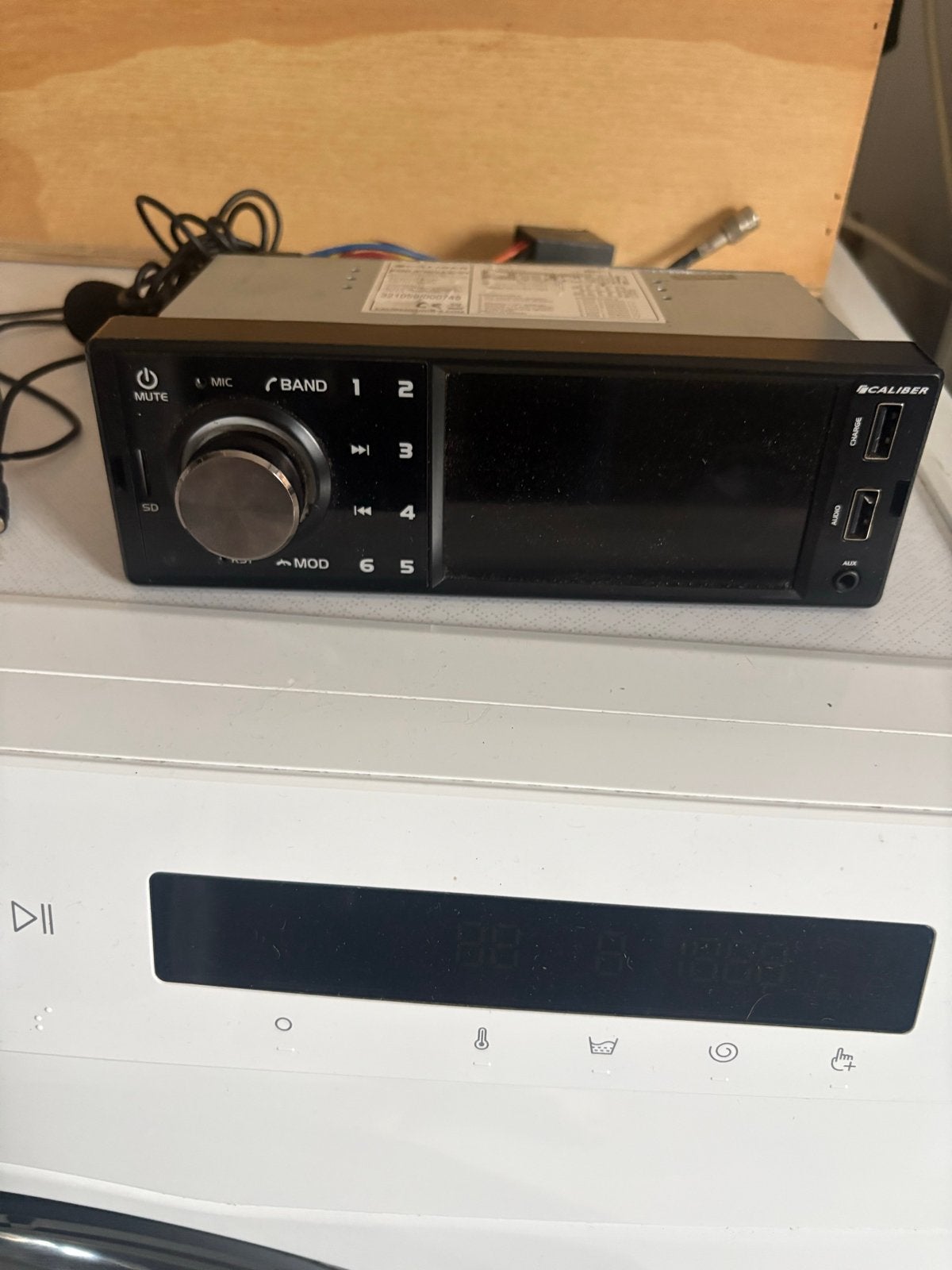 Caliber autoradio met afstandsbediening en microfoon, Ophalen, Zo goed als nieuw