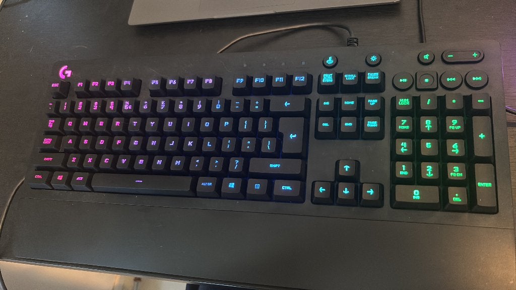 Logitech g213, Computers en Software, Toetsenborden, Logitech G, Ophalen of Verzenden, Zo goed als nieuw, Qwerty