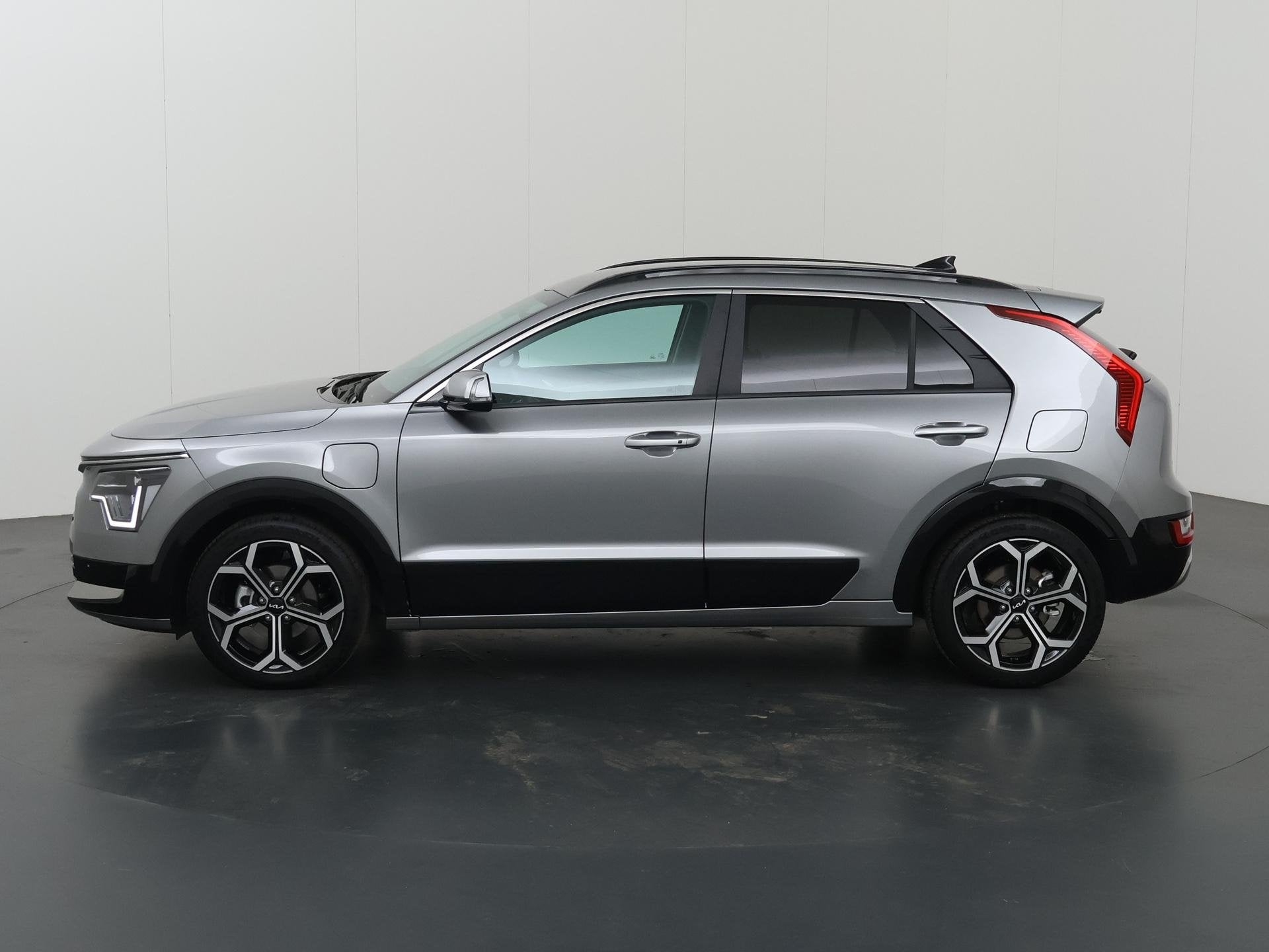 Foto 5 van Kia Niro 1.6 GDi PHEV DynamicPlusLine Edition | 18” lichtm