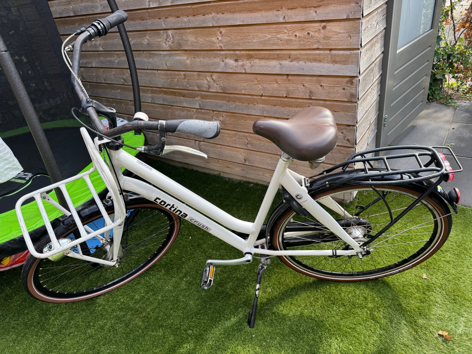 Cortina Crush Damesfiets - Wit met voordrager, Terugtraprem, Gebruikt, Versnellingen, 50 tot 53 cm
