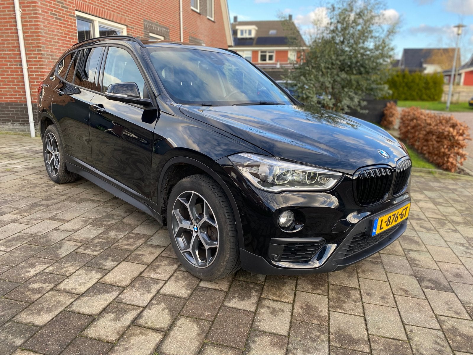 BMW X1 Sdrive18i 140pk Aut 2019 Zwart, Auto's, BMW, Zwart, Zwart, 75 €/maand, Particulier