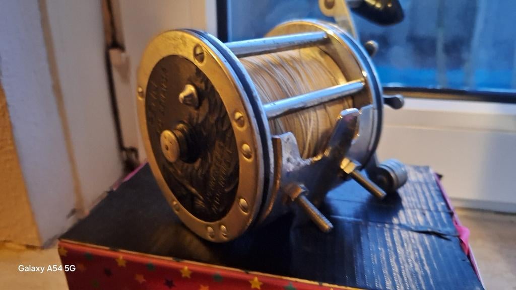 T.KA in PERFECTE STAAT REEL PENN 2X  EN DAIWA ZEEVISMOLENS, Ophalen, Zo goed als nieuw, Molen