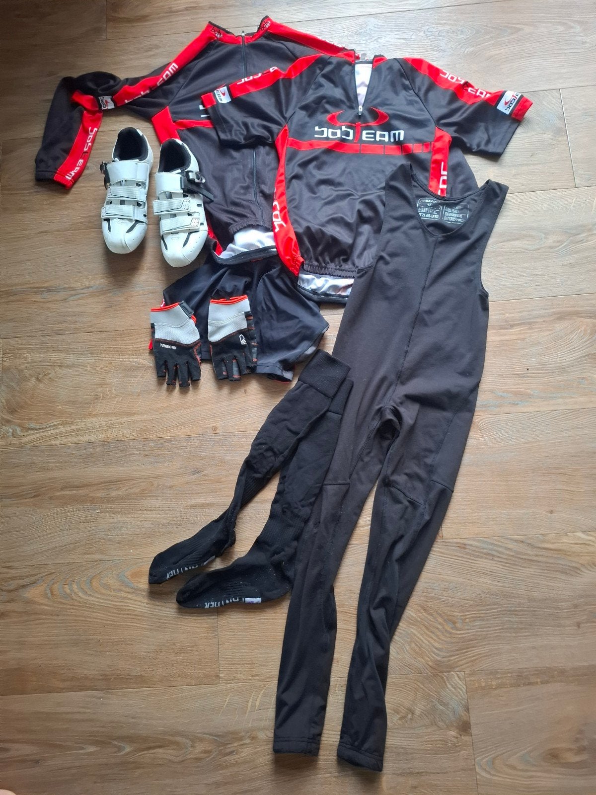 Fietskleding set voor kinderen (schoenen, broek, shirts), Fietsen en Brommers, Ophalen of Verzenden, Gebruikt, Overige maten, Kinderen
