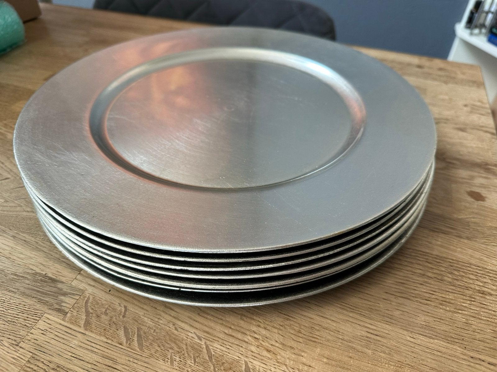 6 Zilverkleurige Kunststof Onderborden - Ø 33 cm, Overige materialen, Gebruikt, Ophalen of Verzenden, Bord(en)