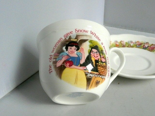 Kop en Schotel Sneeuwwitje met de boze heks (Disney Engeland, Verzamelen, Disney, Ophalen of Verzenden, Sneeuwwitje of Doornroosje