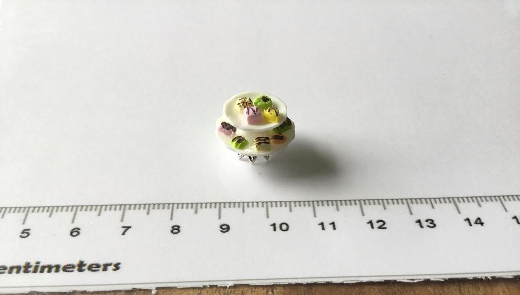 Poppenhuis miniaturen bonbon etagère 50, Ophalen of Verzenden, Nieuw, Poppenhuis